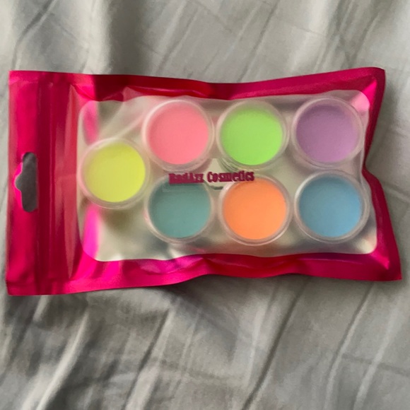 Brand new water eyeshadow - Picture 1 of 1